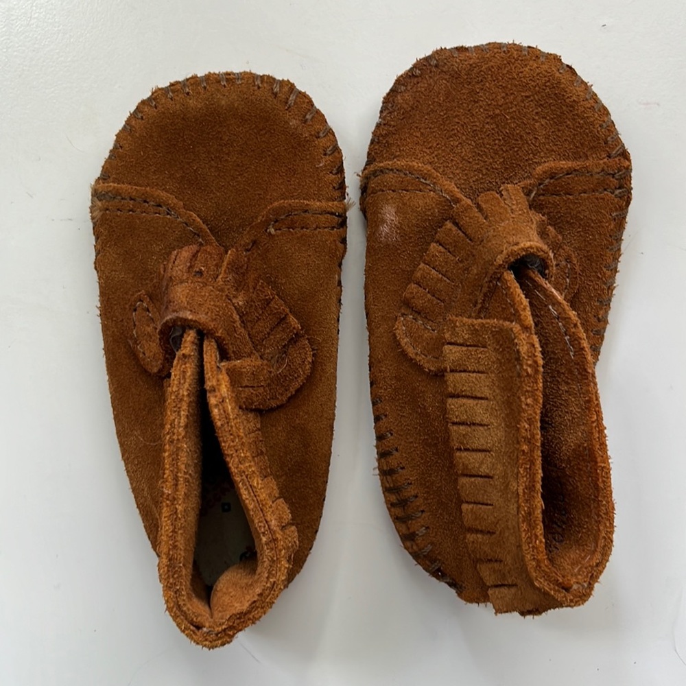 Suede Minnetonka moccasins size 4 toddler